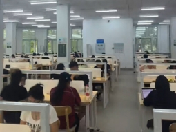 哈尔滨市某图书馆阅览桌椅安装