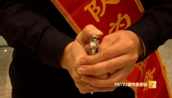 这就是真相!机场安检诡异微笑是怎么回事?背后详情始末曝光细思极恐