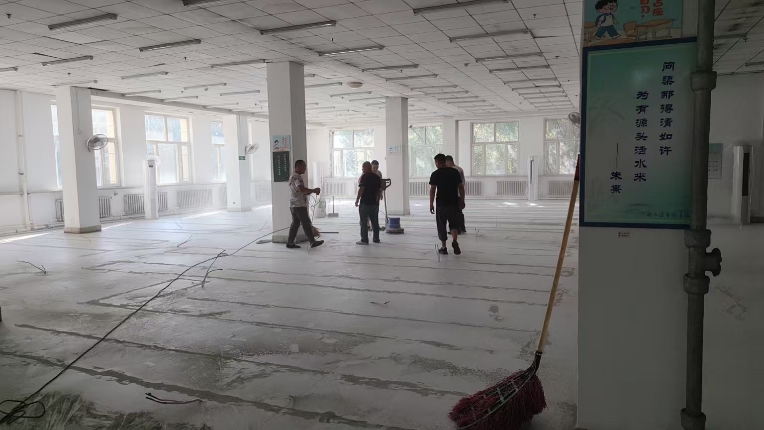 哈尔滨市图书馆地胶施工现场.jpg